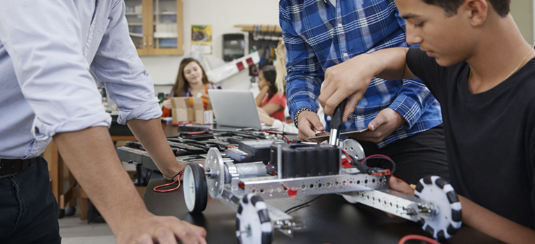 Why Schools Must Stop Teaching Subjects One by One